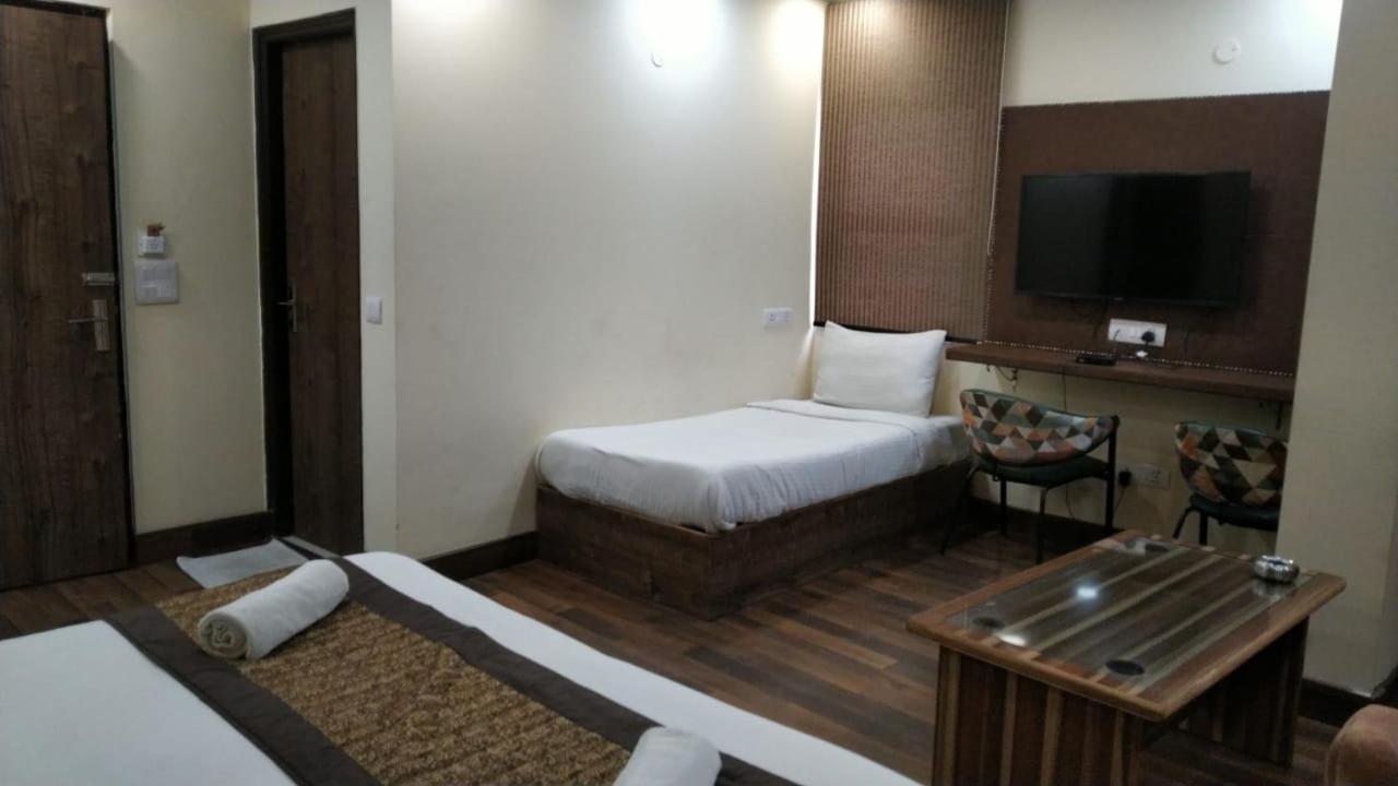 Hotel Singh Continetal Дели Экстерьер фото