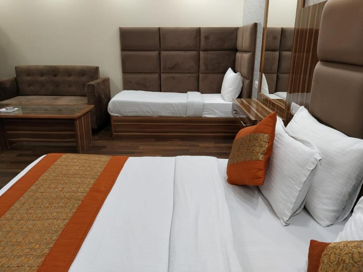 Hotel Singh Continetal Дели Экстерьер фото