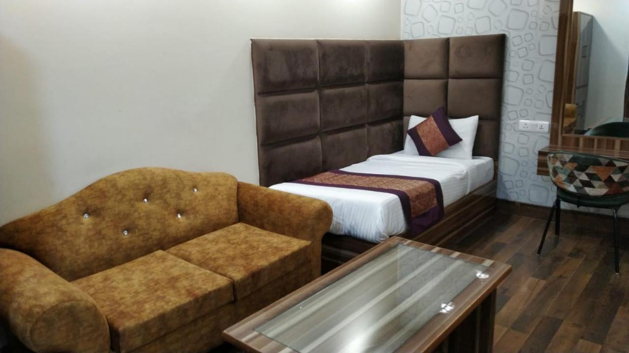 Hotel Singh Continetal Дели Экстерьер фото