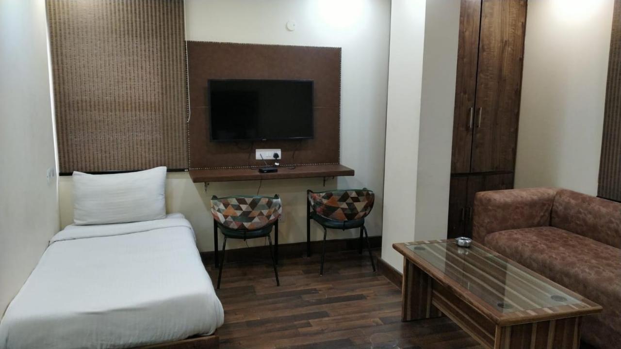 Hotel Singh Continetal Дели Экстерьер фото