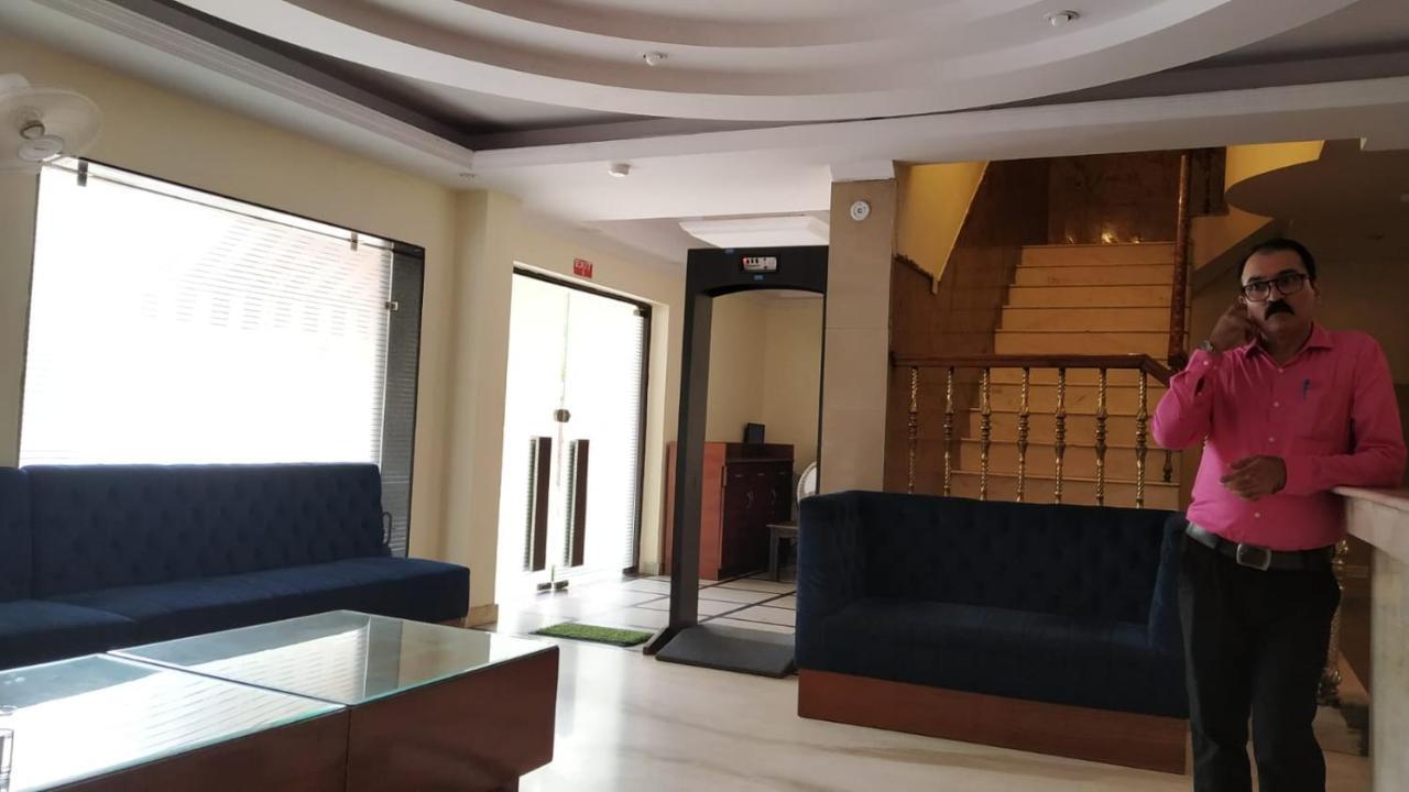 Hotel Singh Continetal Дели Экстерьер фото