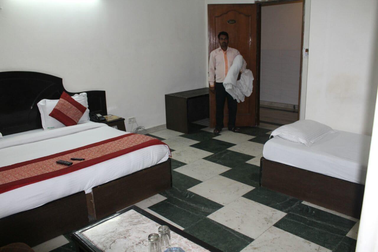 Hotel Singh Continetal Дели Экстерьер фото