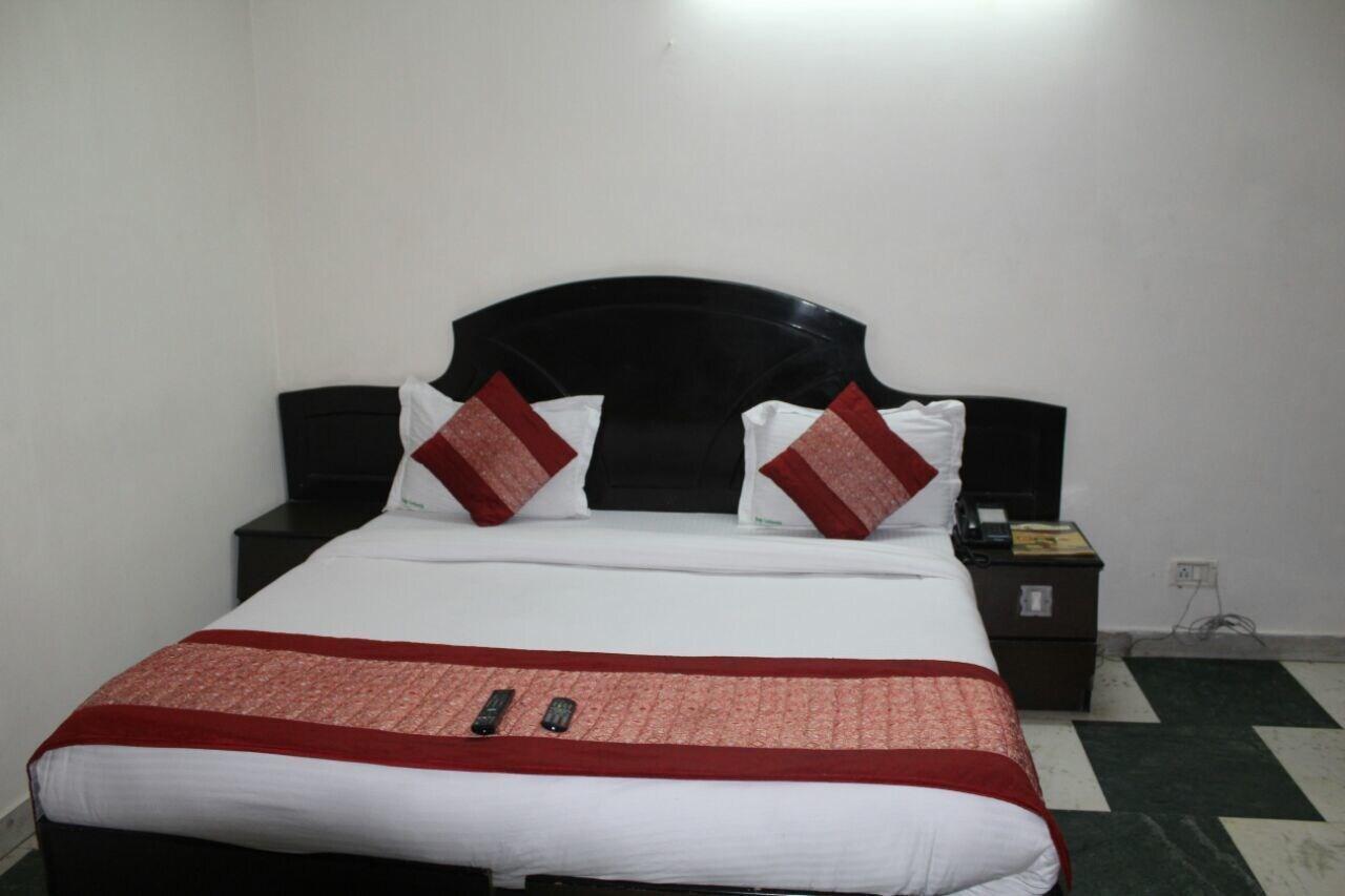 Hotel Singh Continetal Дели Экстерьер фото
