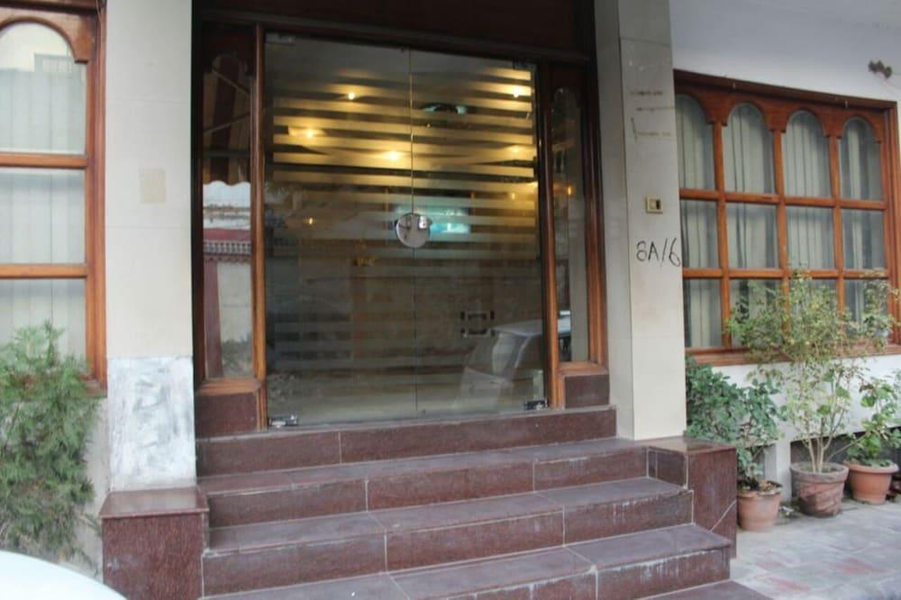 Hotel Singh Continetal Дели Экстерьер фото