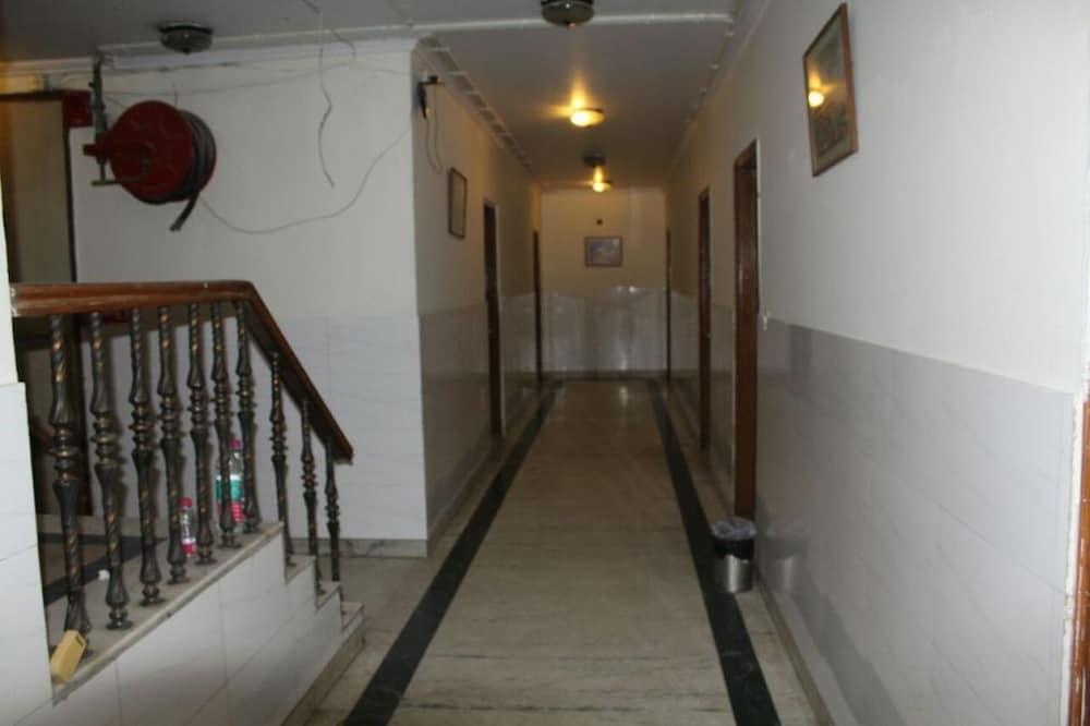 Hotel Singh Continetal Дели Экстерьер фото