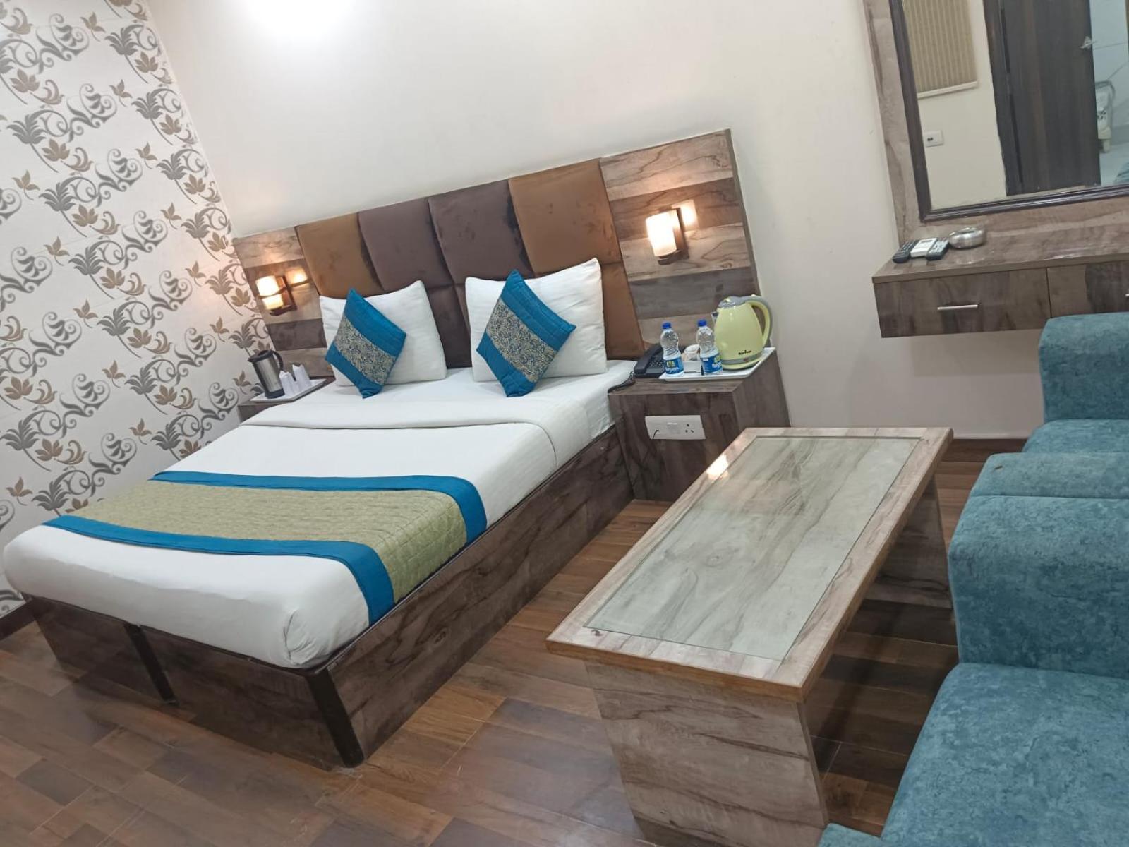 Hotel Singh Continetal Дели Экстерьер фото