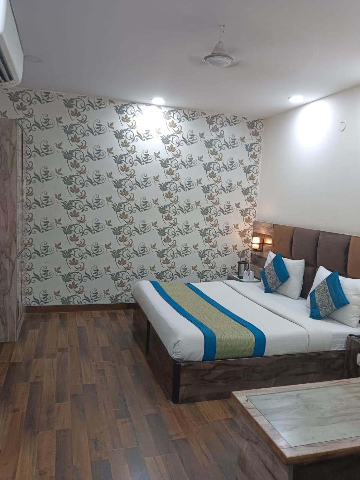 Hotel Singh Continetal Дели Экстерьер фото